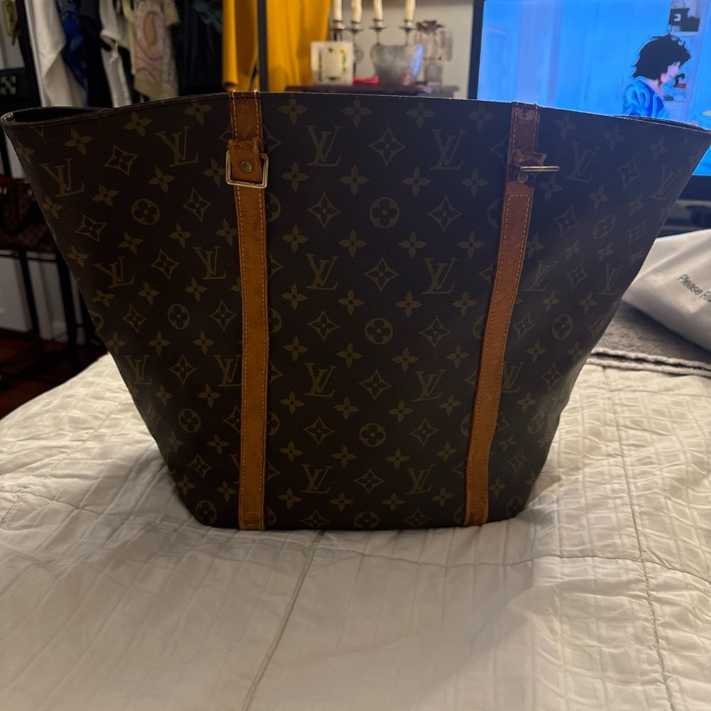 Louis Vuitton Sac shopping tote damaged